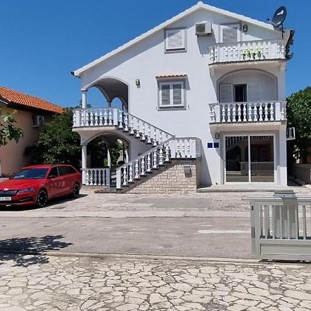 Apartmani Ira Vir Exteriör bild