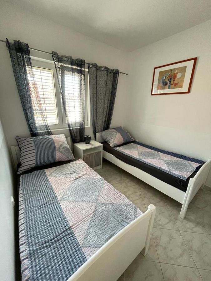 Apartmani Ira Vir Exteriör bild