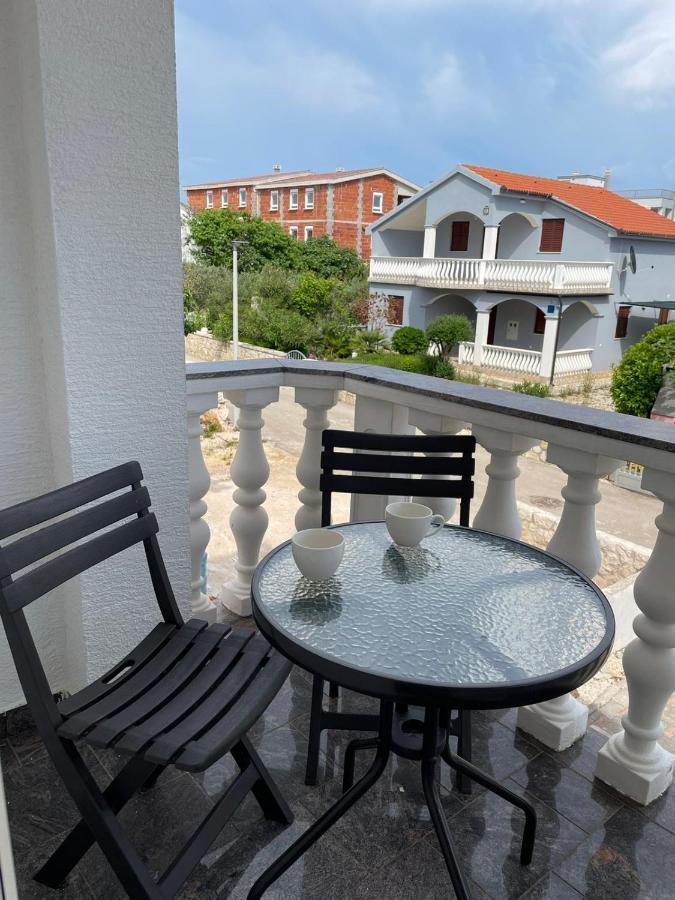 Apartmani Ira Vir Exteriör bild