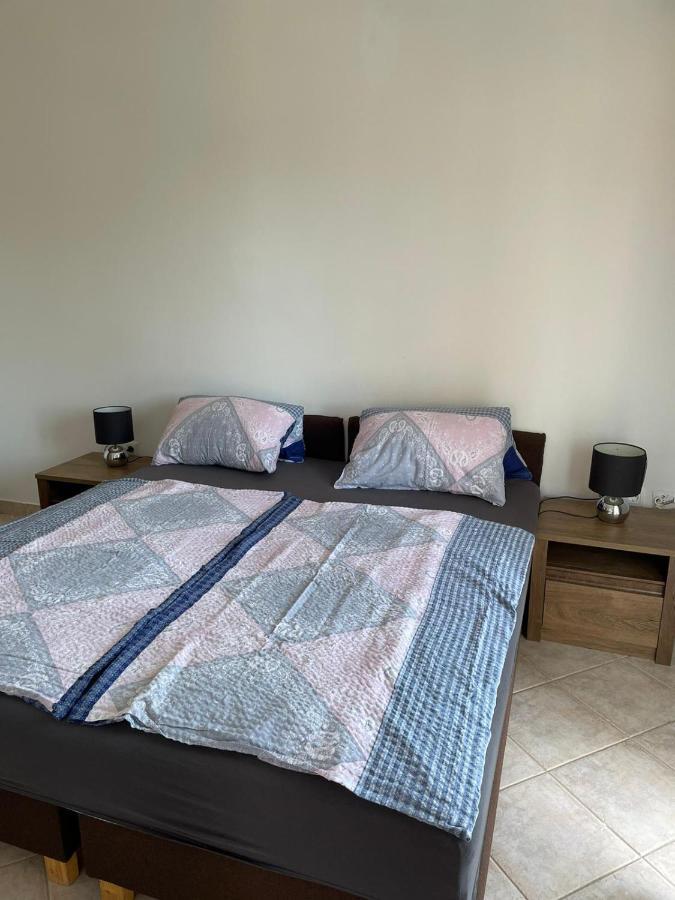 Apartmani Ira Vir Exteriör bild