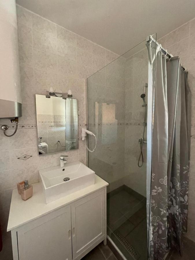 Apartmani Ira Vir Exteriör bild