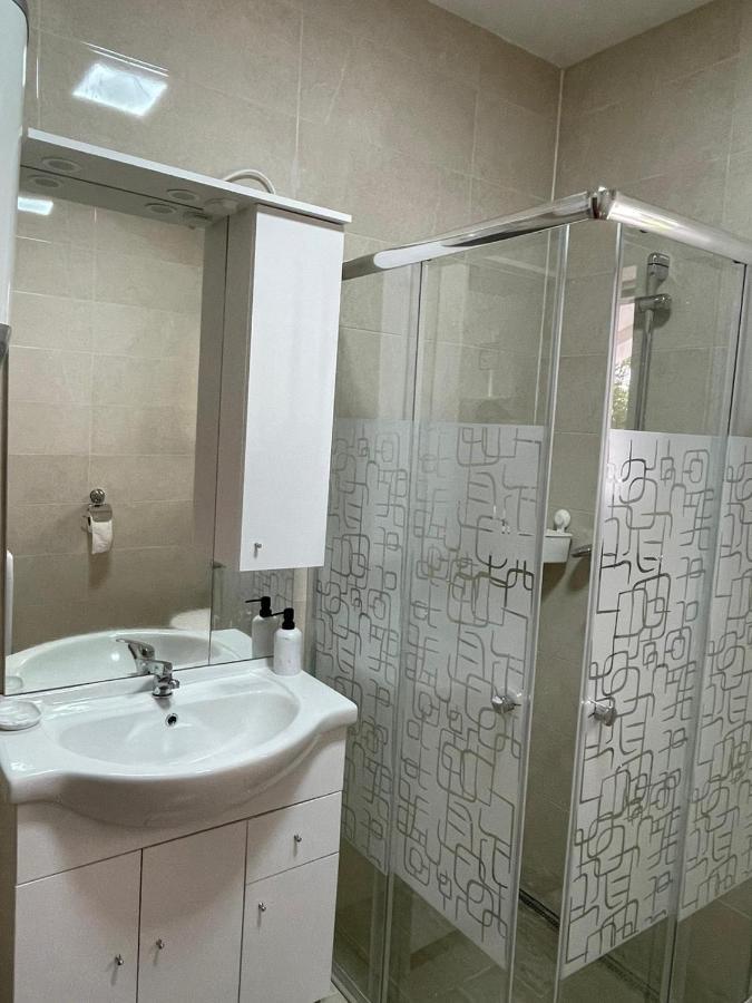 Apartmani Ira Vir Exteriör bild