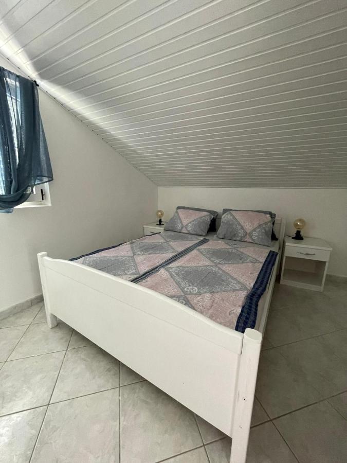 Apartmani Ira Vir Exteriör bild