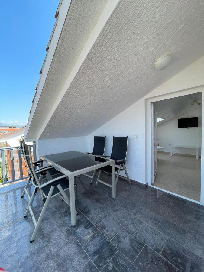 Apartmani Ira Vir Exteriör bild