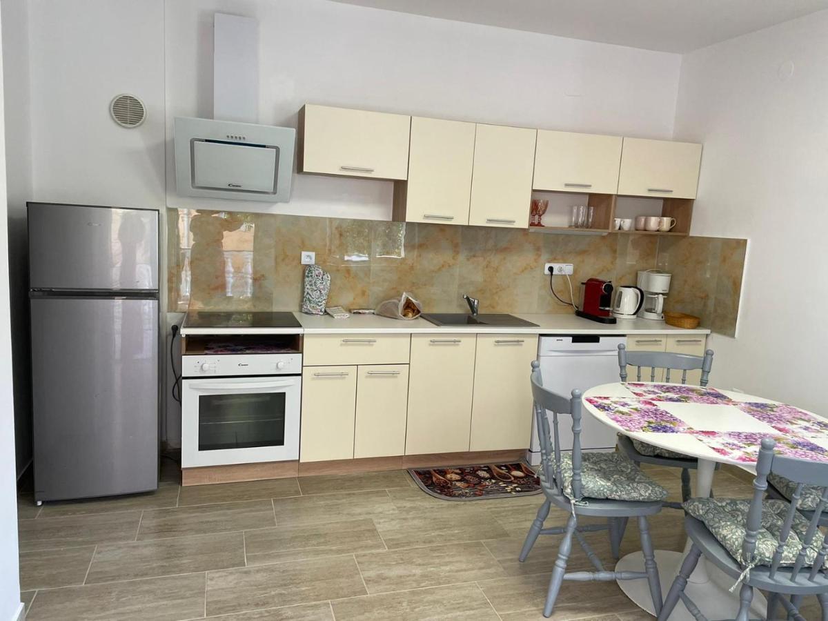Apartmani Ira Vir Exteriör bild