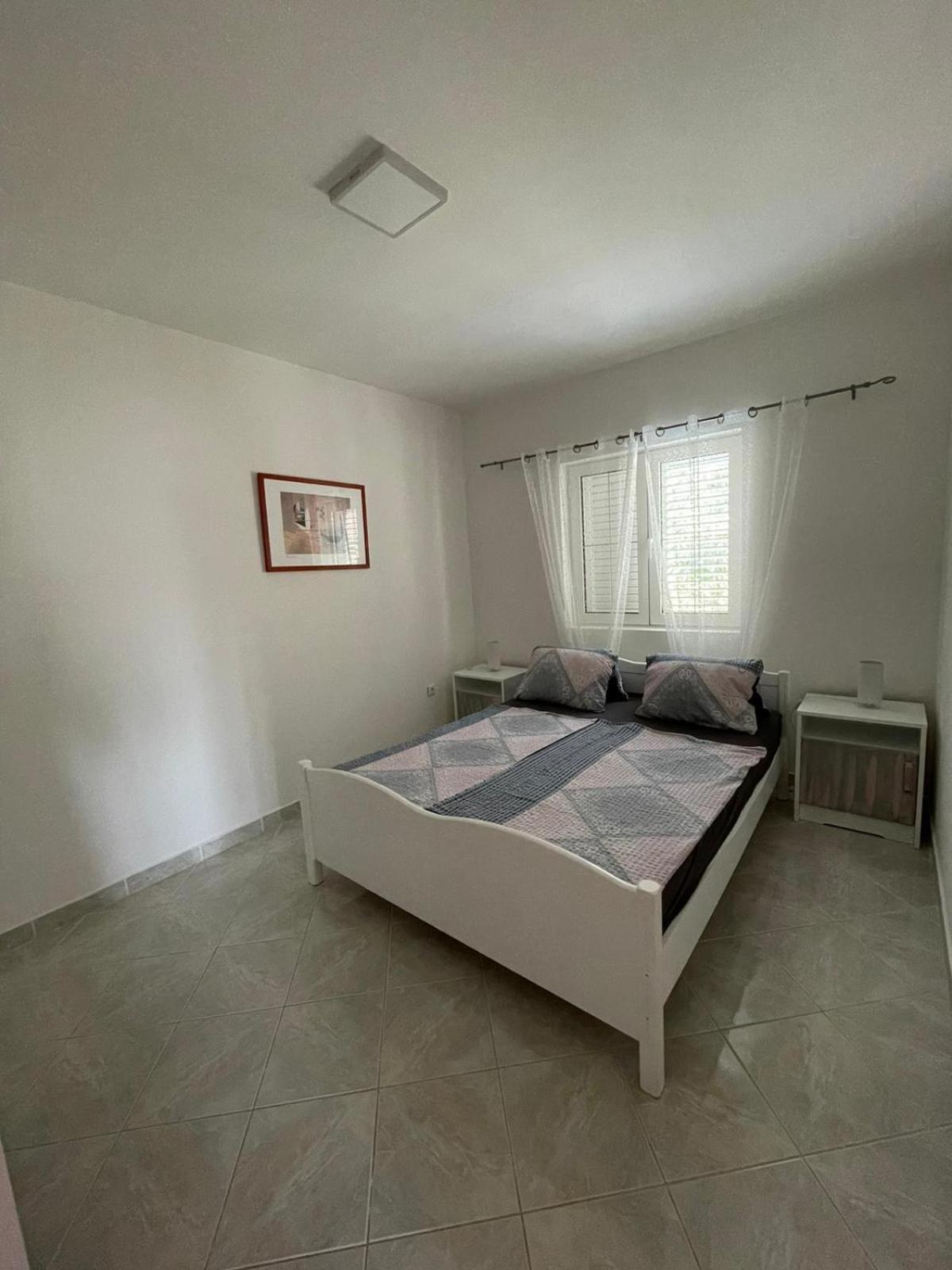 Apartmani Ira Vir Rum bild