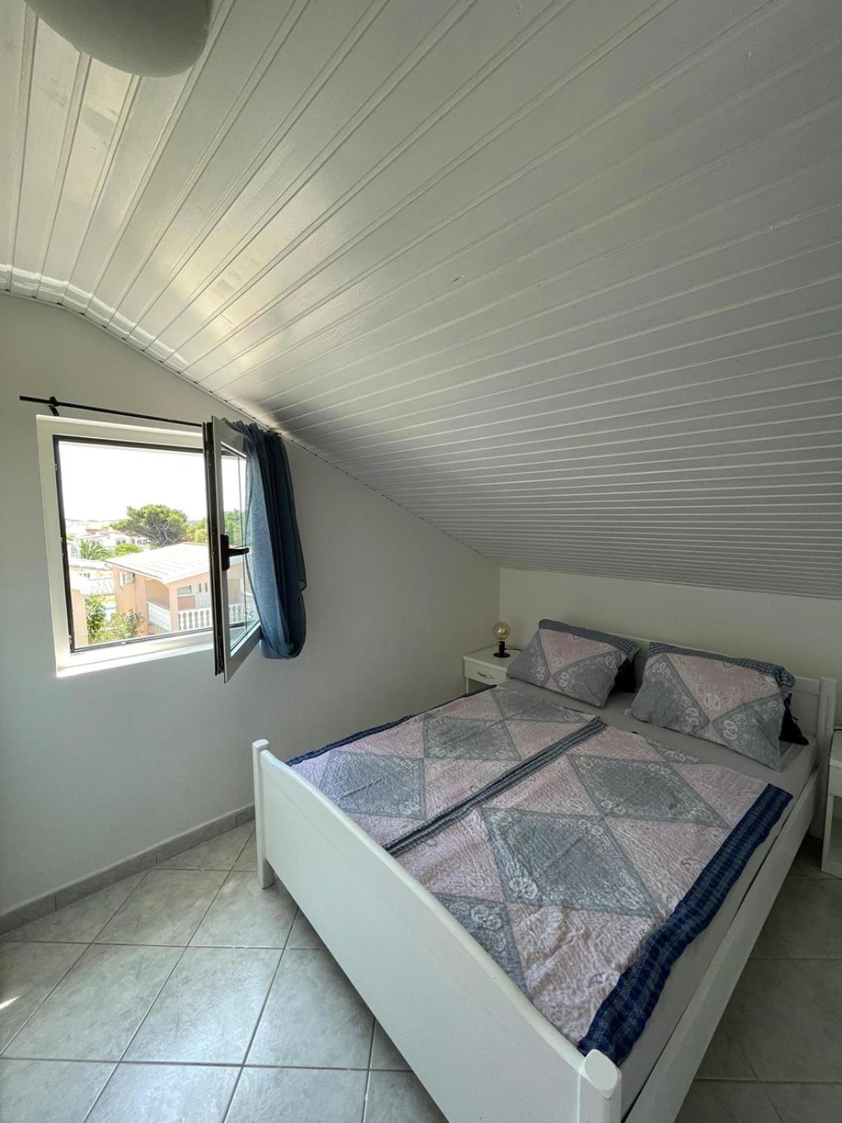 Apartmani Ira Vir Rum bild